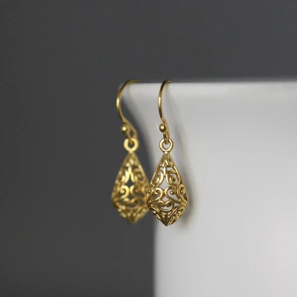 Must Go‼️ NWOT Gold Filigree Dangle Earrings. Read Description Carefully Below